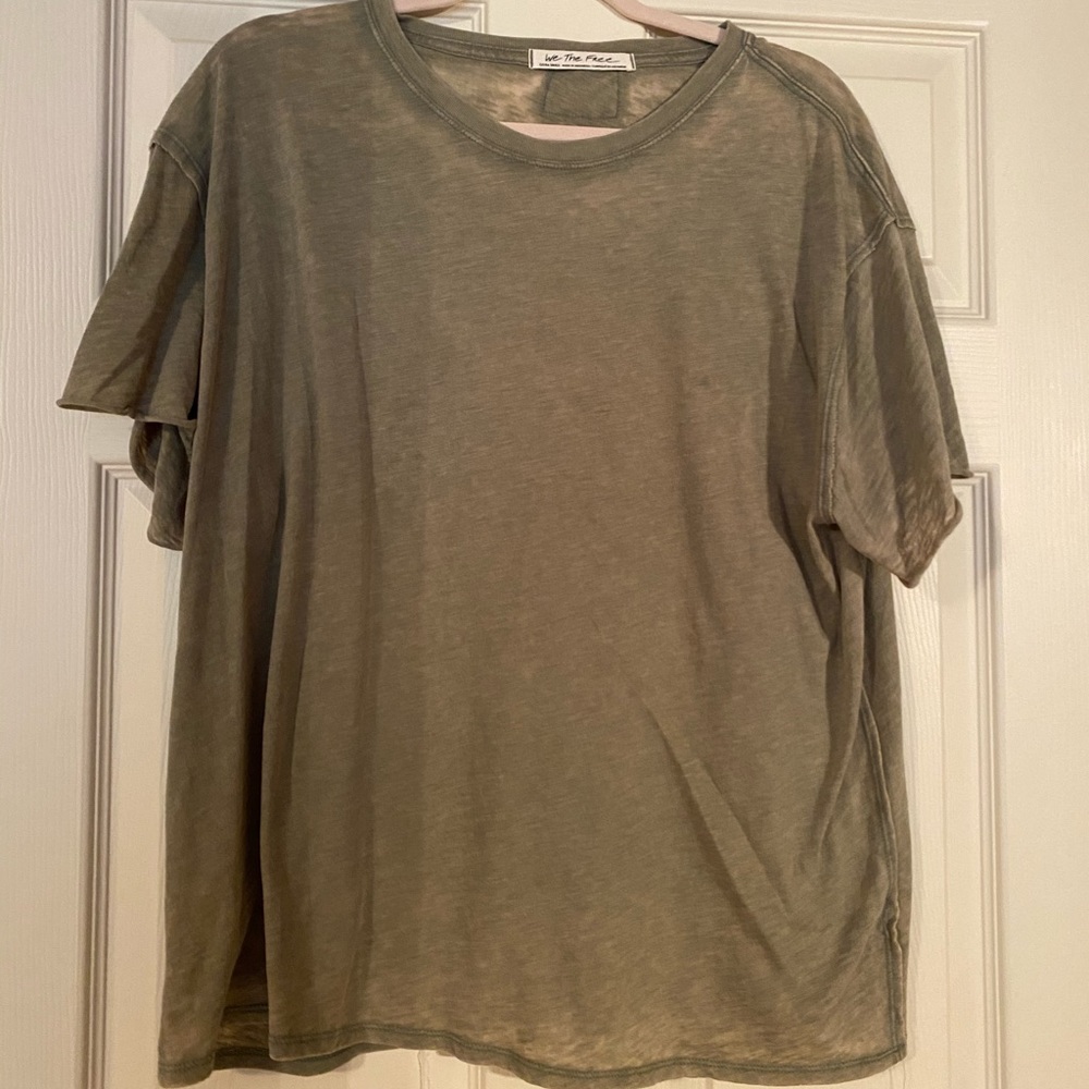 Free people tee shirt🌟